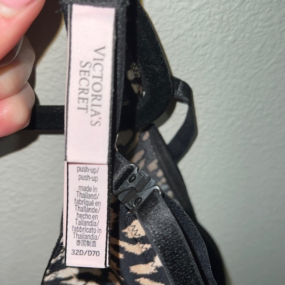 Victoria’s Secret Push Up Bra 32D - Picture 5 of 5